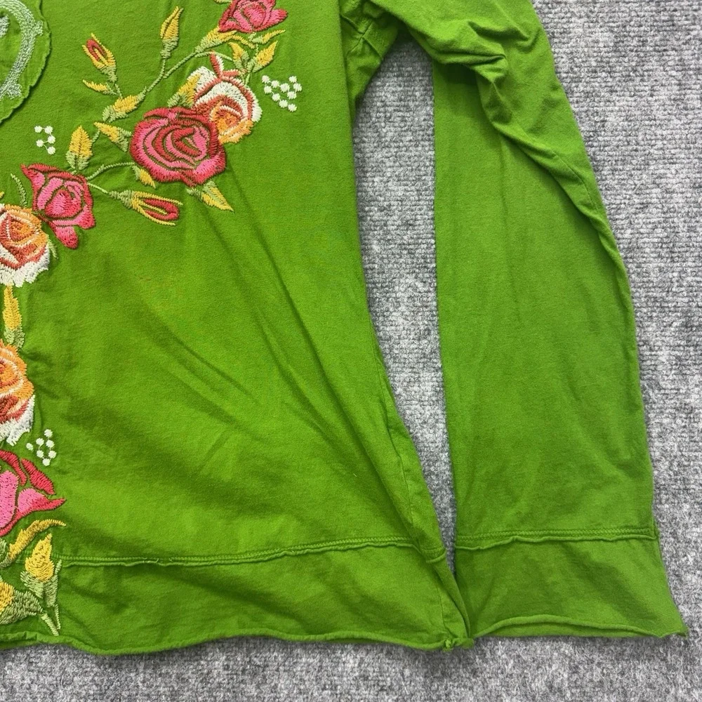 JW Los Angeles green blouse top embroidered roses women's Large w/ small stain - Picture 7 of 10